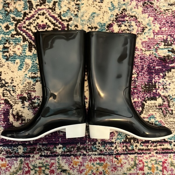 Chanel Black & White CC Rain Boots Wellies EUC  39 EU 8.5 US - Picture 3 of 8